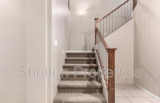Building Photo - 15062 W Portland St