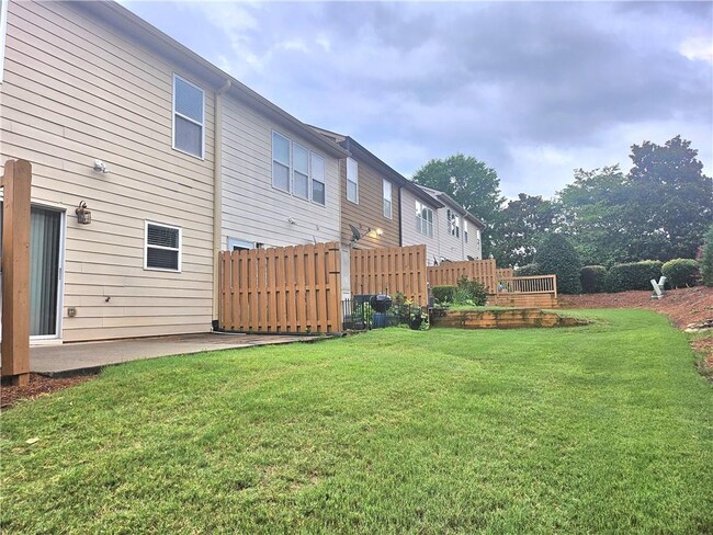 Building Photo - 2712 Beynon Ln NE