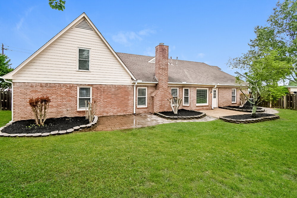 Building Photo - 8241 Meadow Vale Dr