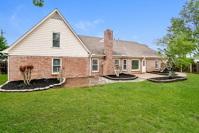 Building Photo - 8241 Meadow Vale Dr
