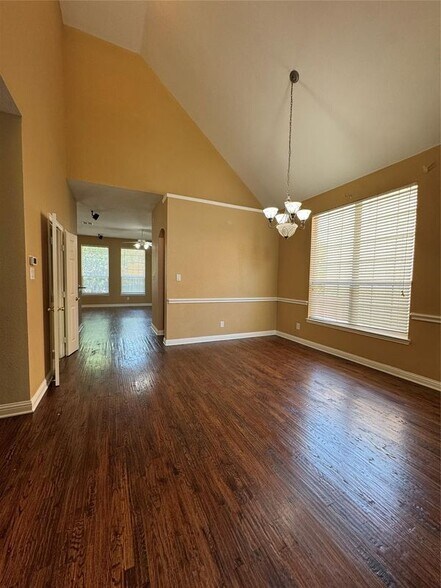 Building Photo - 9101 Forest Hills Dr