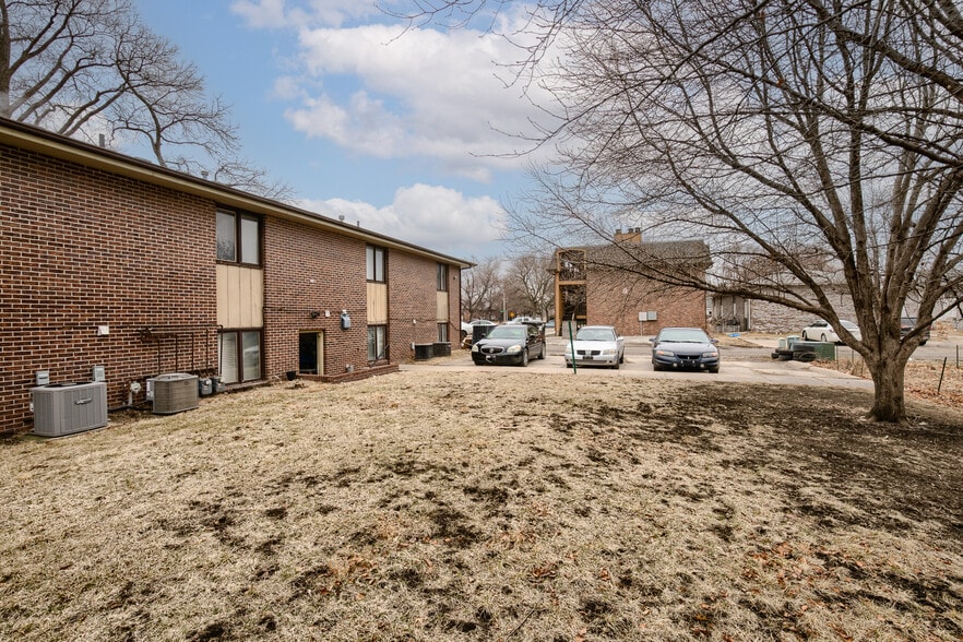 Building Photo - 2635 N 42nd St