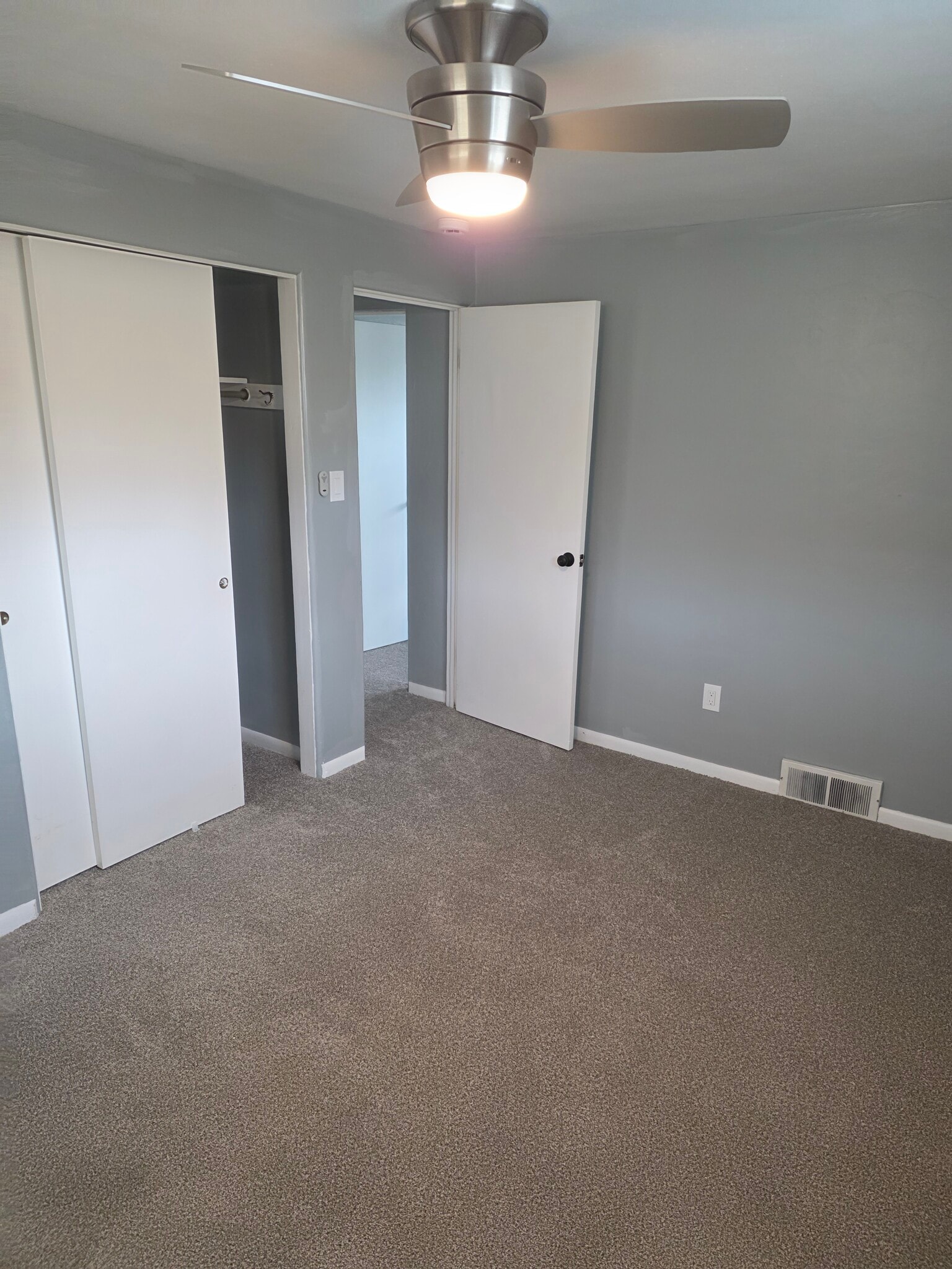 Building Photo - 5052 Azalea Dr