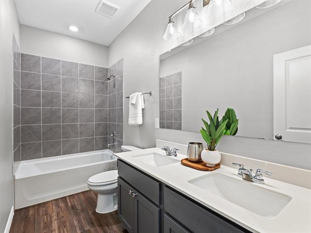 Building Photo - 2219 Primrose Trl