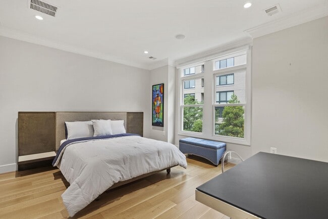 Building Photo - 1520 16th Ct N