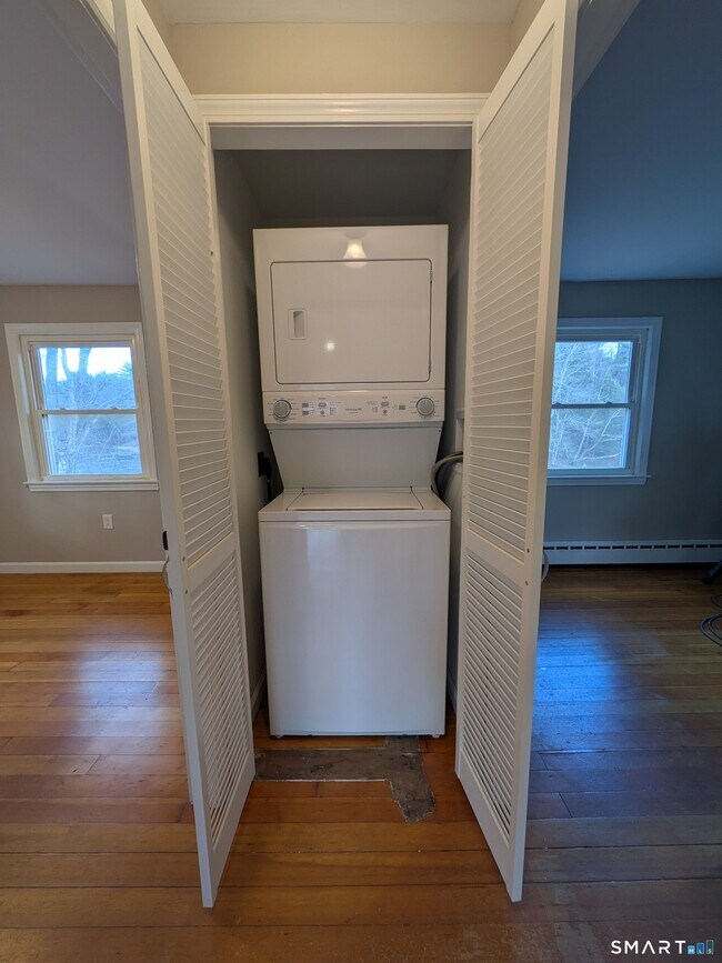 Building Photo - 414 Salmon Brook St