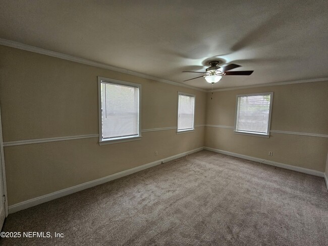Building Photo - 825 McDuff Ave S