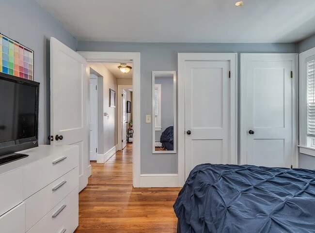 Building Photo - 52 Dickey St