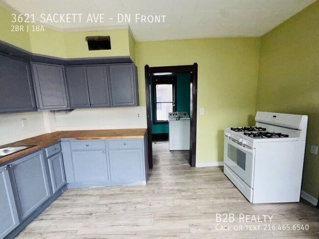 Building Photo - 3621 Sackett Ave