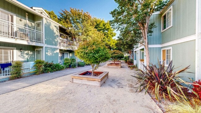 Building Photo - Bright first floor 2 bedroom with washer &...