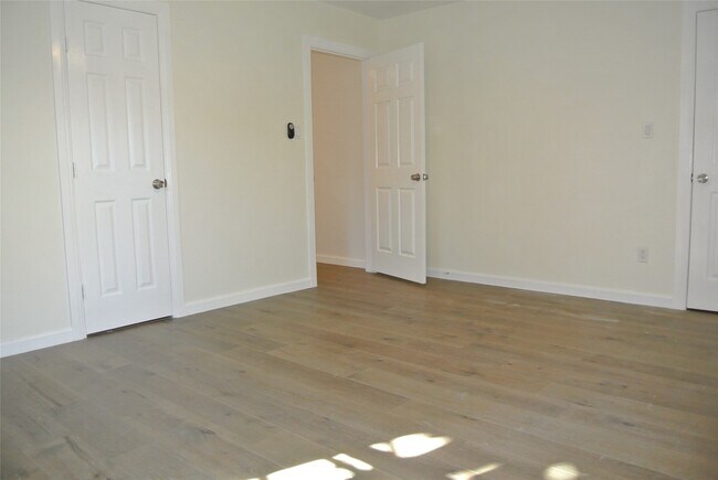 Building Photo - 7911 Greenbush St