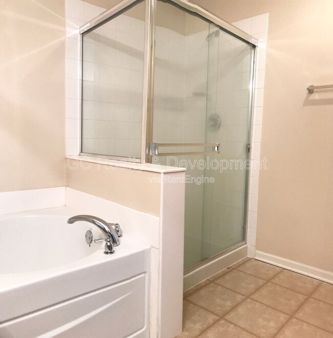 Building Photo - 922 Kings Canyon Dr