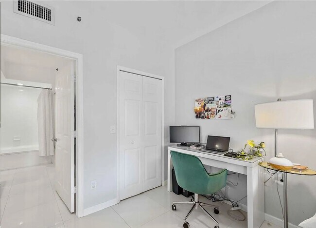 Building Photo - Gorgeous 2 bedroom 2 bath In Aventura on the Intercoastal