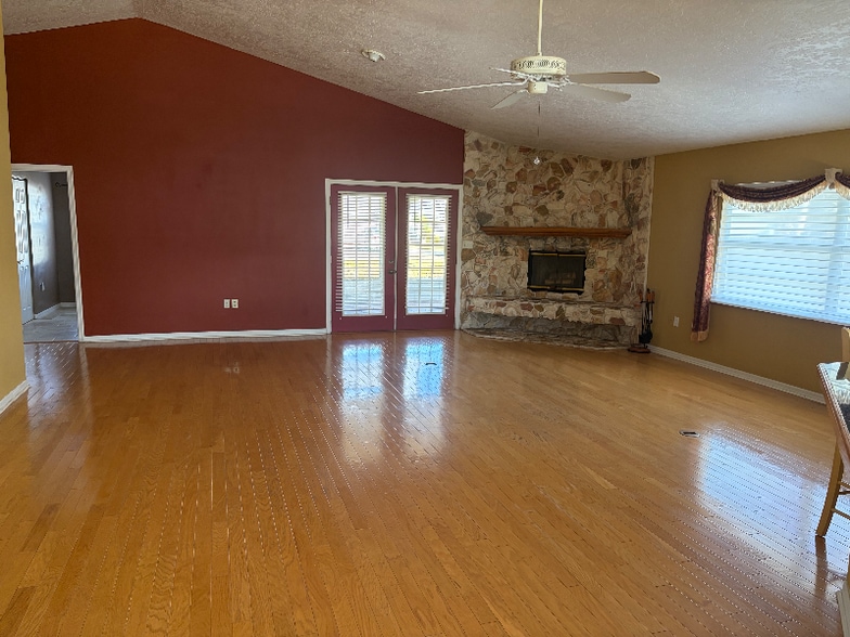 Building Photo - 340 Quail Dr