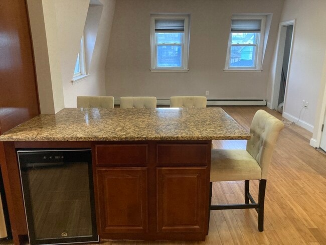 Building Photo - 4 Charles St