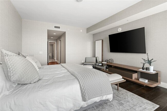 Building Photo - 360 Ocean Dr