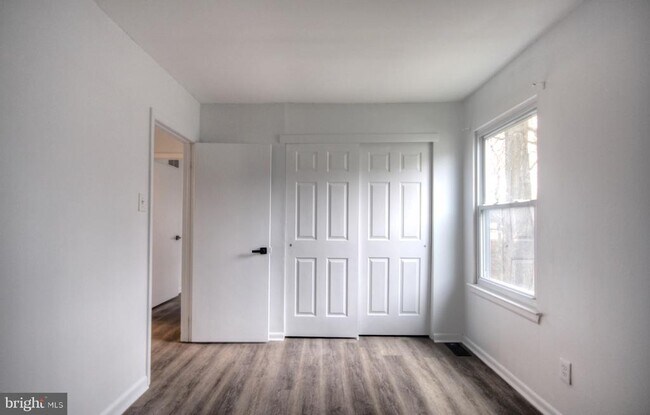 Building Photo - 49 Brambling Ln