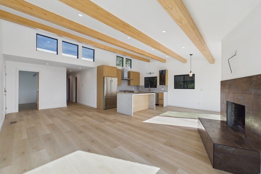 Building Photo - 2282 Whitney Ave