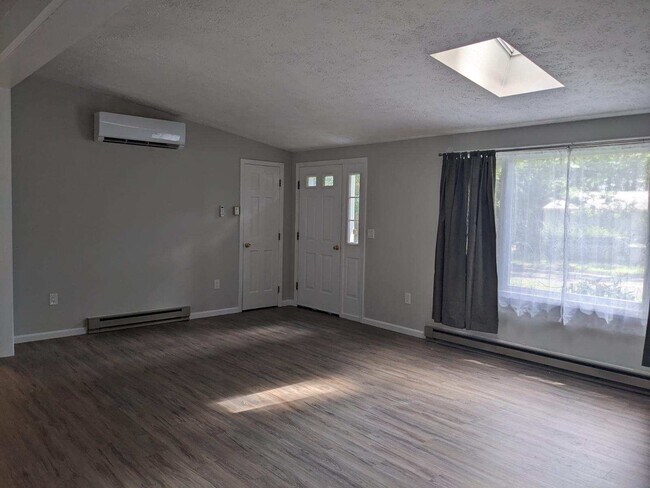 Living Room - 77 Glendale Rd