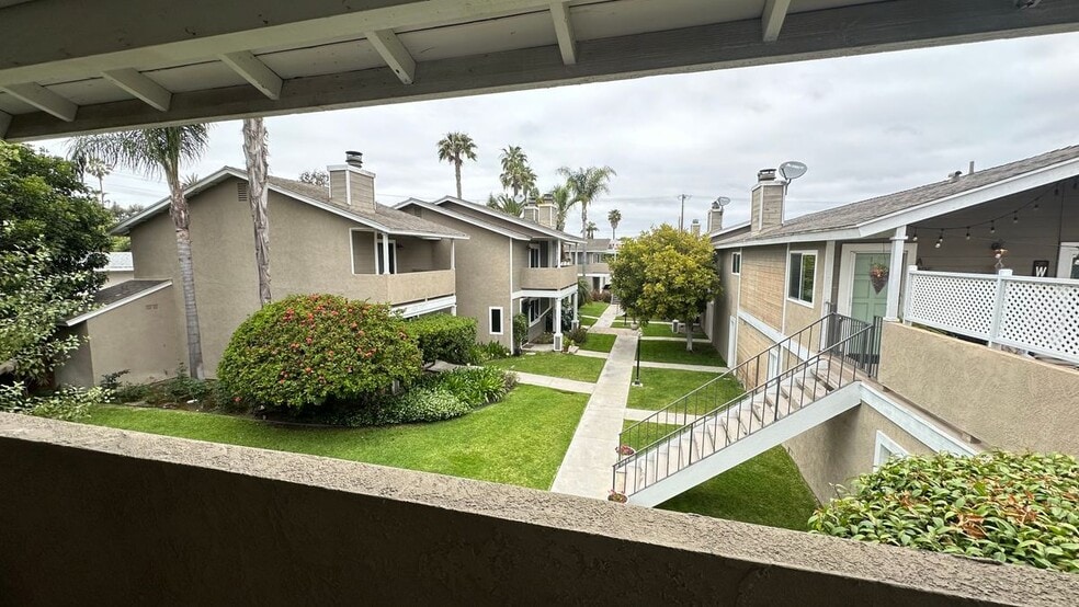 Building Photo - 2424 Santa Ana Ave