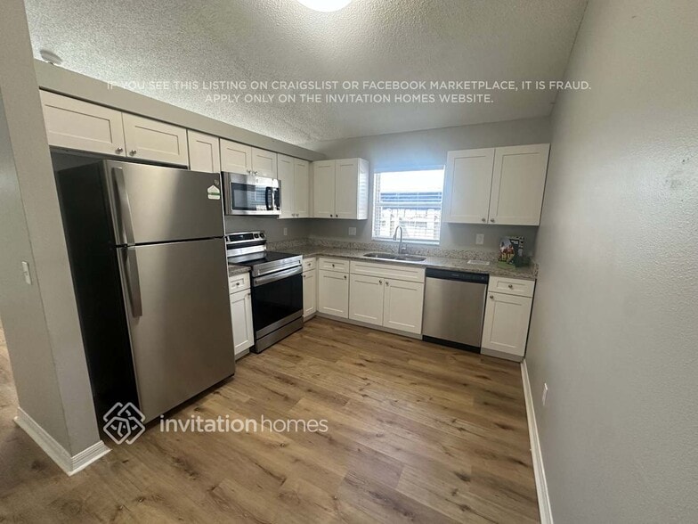 Building Photo - 5621 Piney Ridge Dr