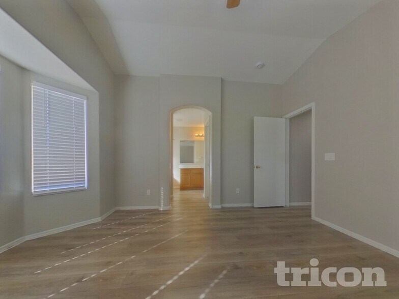 Building Photo - 17271 W Ashley Dr