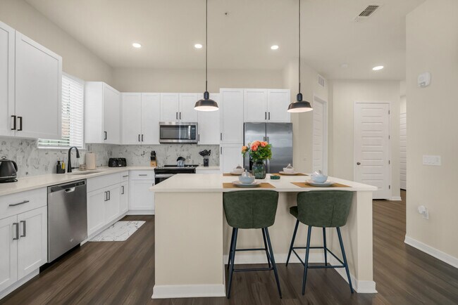 Building Photo - 1223 E Plant St