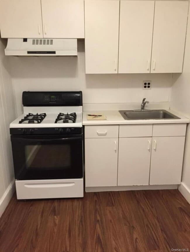 Building Photo - 206 W Broadway