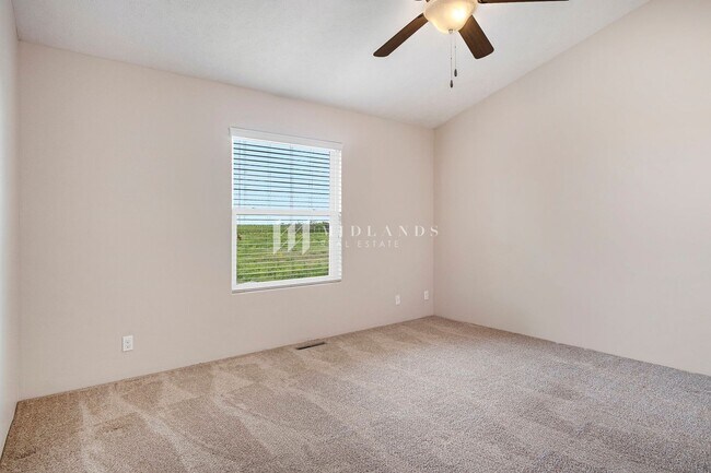 Building Photo - Ranch Townhome in Shadow View