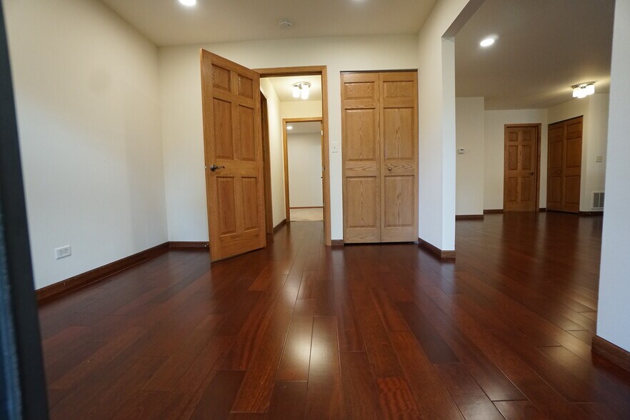 Building Photo - 6237 Trinity Dr