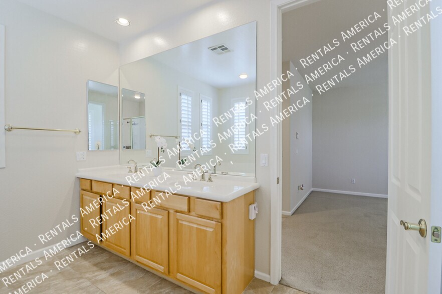 Building Photo - 20802 N Grayhawk Dr