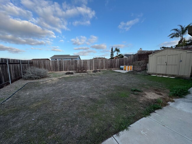 Building Photo - Great 3 Bed/2 Bath Single Family With Spac...