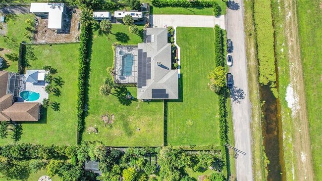 Building Photo - 8606 Arrowhead Dr