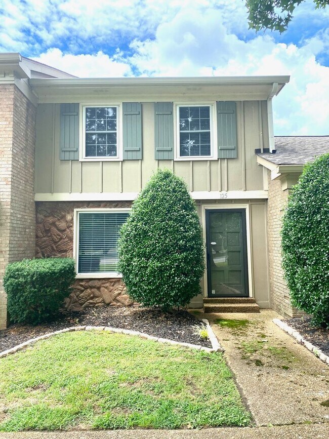 Building Photo - 2 Bed, 1.5 Bathroom Townhome with 2 Vehicle Carport