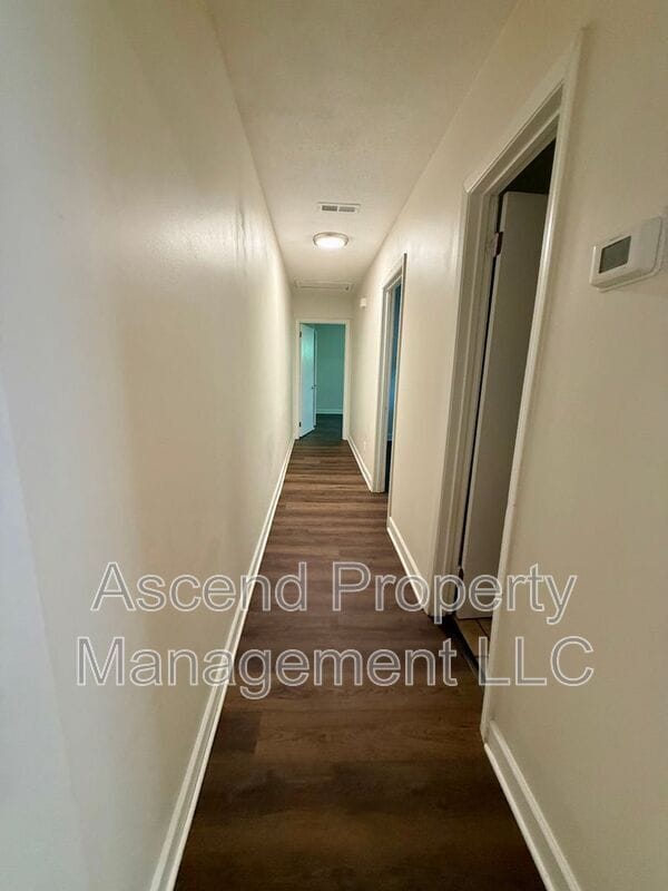 Building Photo - 3341 Pinewood Ave