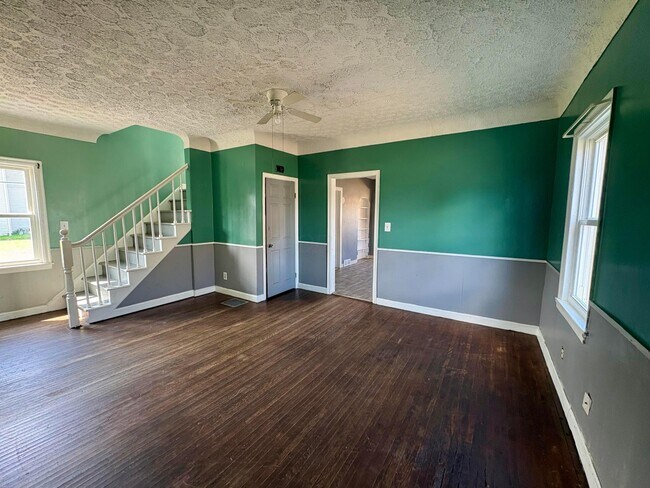 Building Photo - 425 Forest Rose Ave