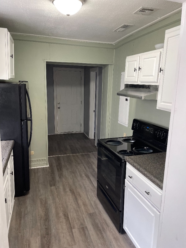 Building Photo - 830 W 5th St