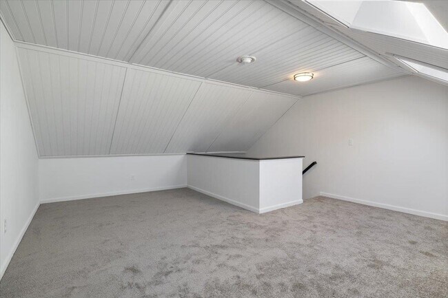 Building Photo - 5 Aspen Ln