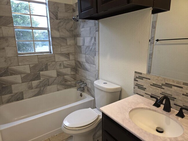 Building Photo - 1600 Hollow Tree Blvd