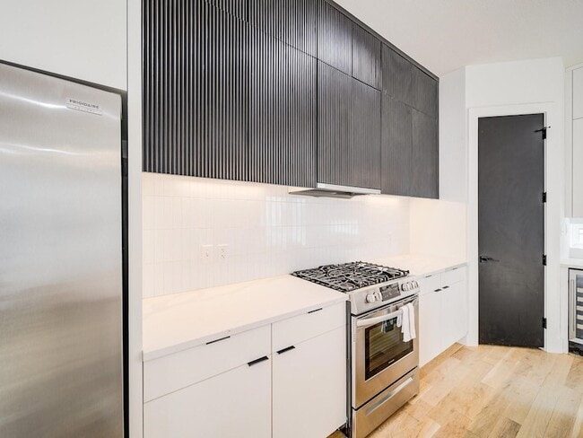 Building Photo - 2916 Hawthorne Ave