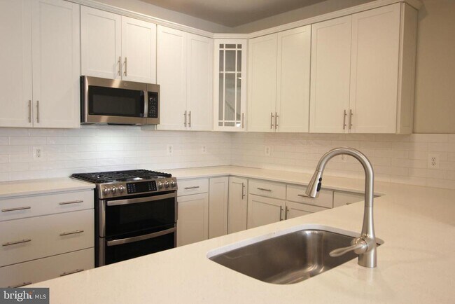 Building Photo - 14911 River Walk Way