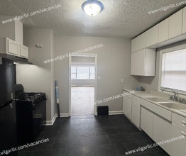 Building Photo - FOR RENT — SPACIOUS 3 BED / 1 BATH HOME