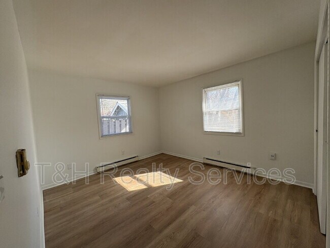 Building Photo - 1261 W 32nd St