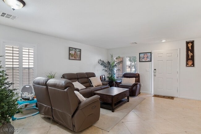 Building Photo - 6717 Yellowhammer Pl