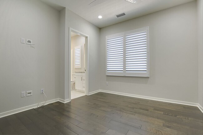 Building Photo - For Lease – 4 Bed / 3 Bath Townhome with 2-Car Garage