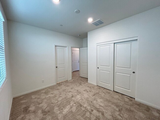 Building Photo - Inspirada Two-story 5-bedroom 4.5-bathroom Home!