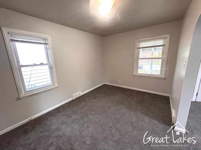 Building Photo - $200 OFF FIRST MONTH'S RENT - Lovely 3 Bed...