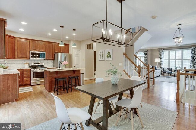 Building Photo - 9660 Glendevy Ct