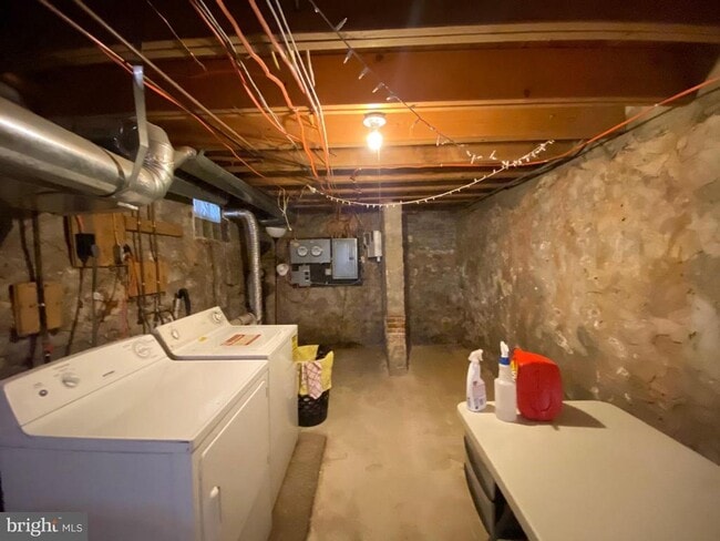 Building Photo - 1435 W Norris St