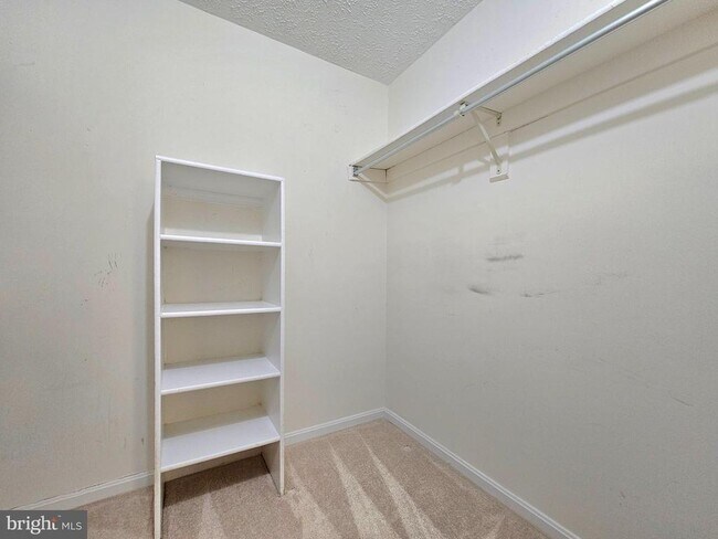Building Photo - 7660 Willow Point Dr